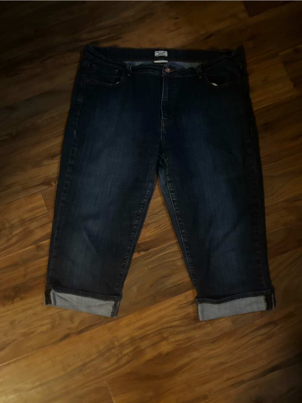 Dark Blue Levi’s Women's Rolled-Cuff Jeans